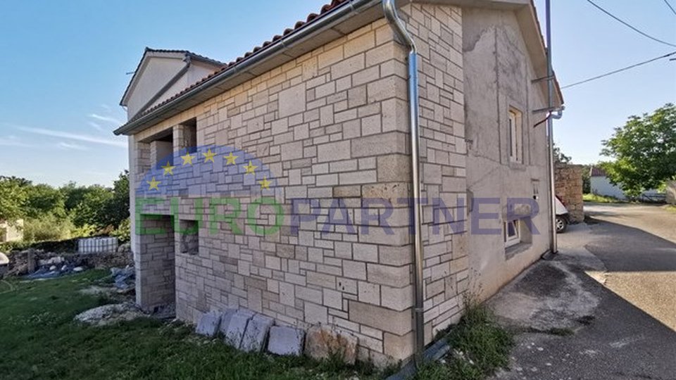 GREAT OPPORTUNITY !! Partially renovated indigenous stone house and ruins with courtyard
