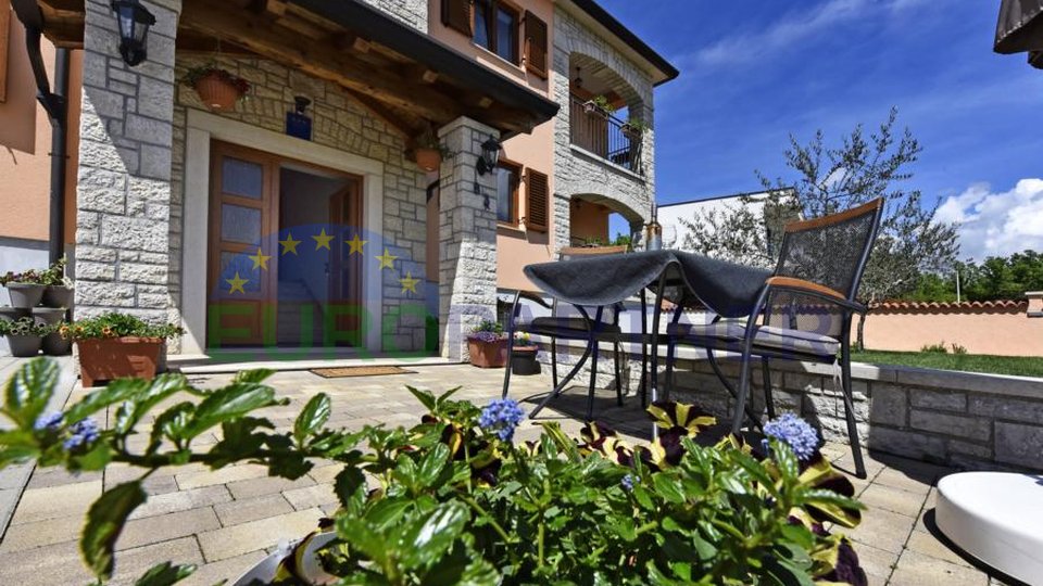 House with three apartments and a spacious family apartment, Porec