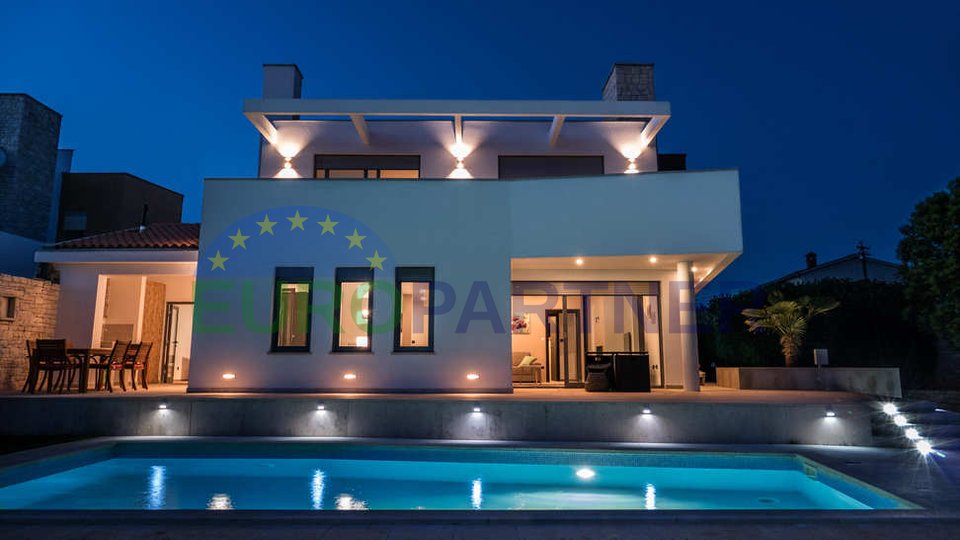Villa moderna con piscina e splendida vista su Brioni
