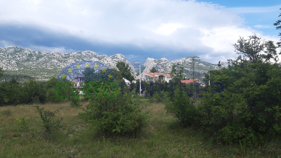 Starigrad-Paklenica, Land in einer schönen Lage