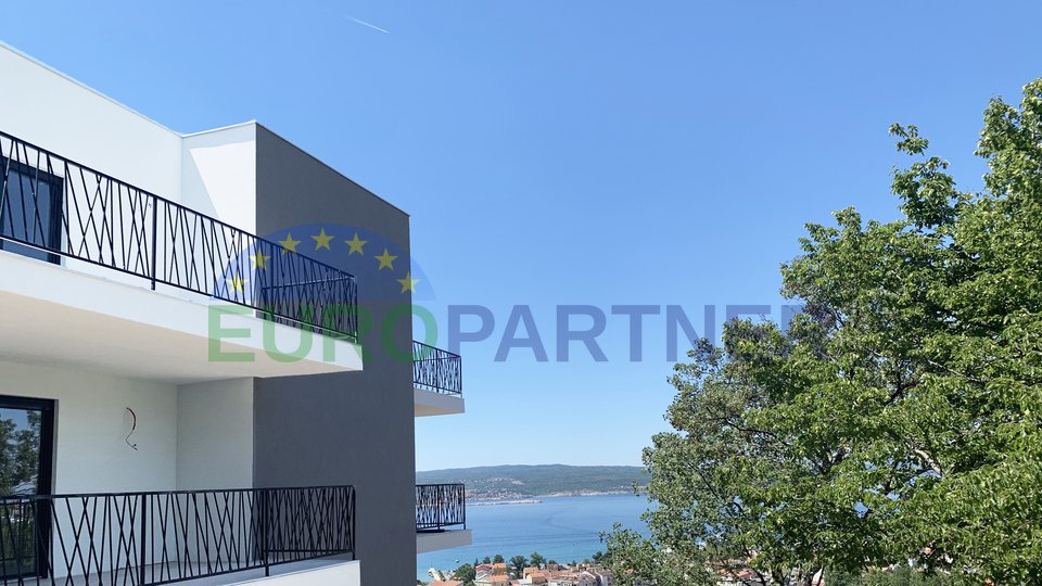 Appartamento moderno con giardino e vista sul mare, con piscina e ascensore, Crikvenica