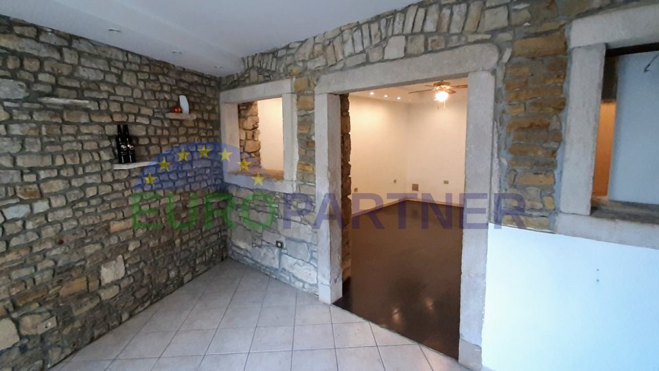 Renovated indigenous house in the heart of Motovun, with office space