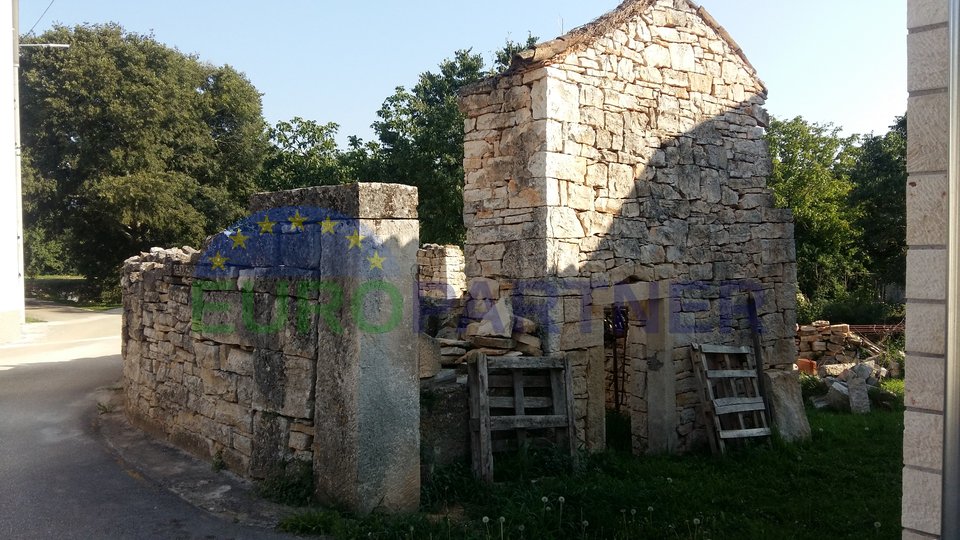 GREAT OPPORTUNITY !! Partially renovated indigenous stone house and ruins with courtyard