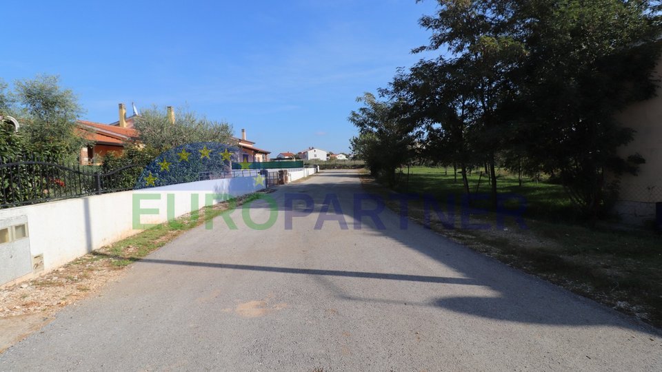 Nice small house with swimming pool near Porec