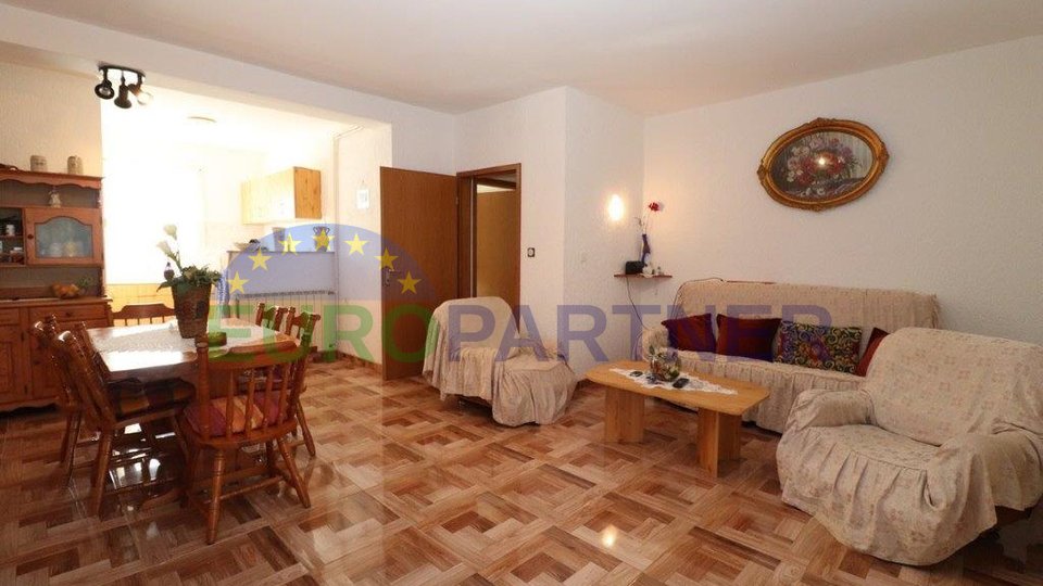 Arranged semi-detached apartment house with a beautiful garden and garage near Porec