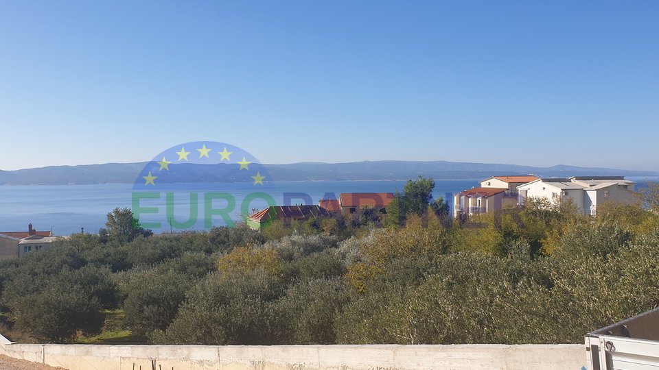 Kaskadno zemljište s otvorenim pogledom na more-Brela