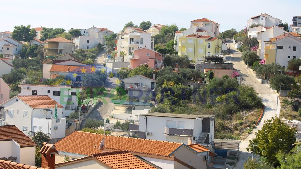 Haus mit 3 Wohnungen auf dalmatinischer Insel mit Flair