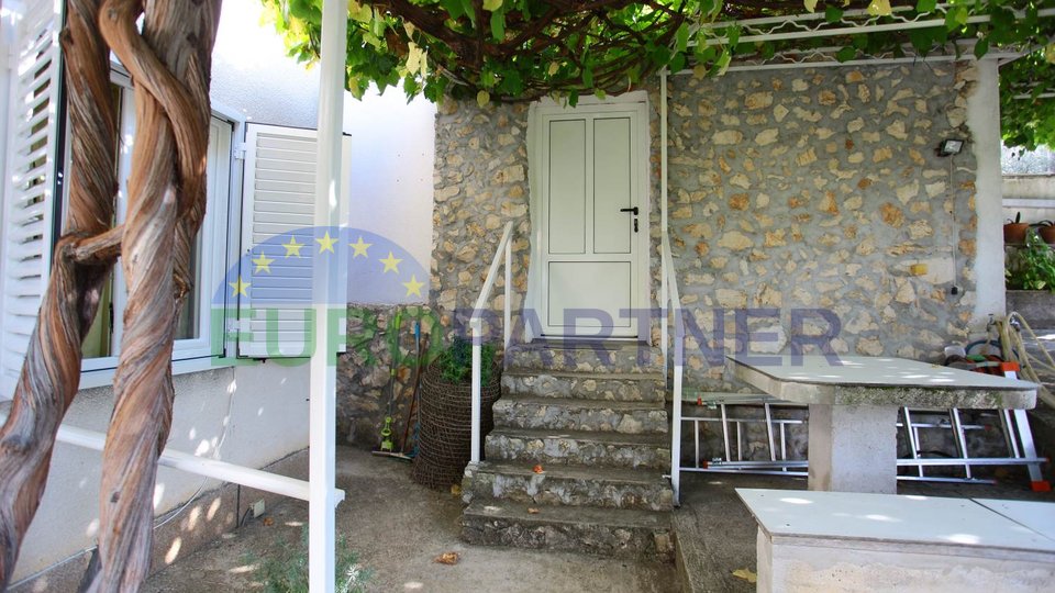 House with 3 apartments on a charming Dalmatian island