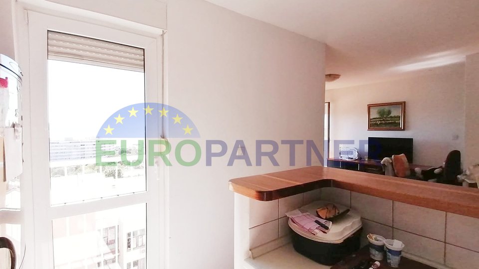 Three bedroom apartment in a building with an elevator