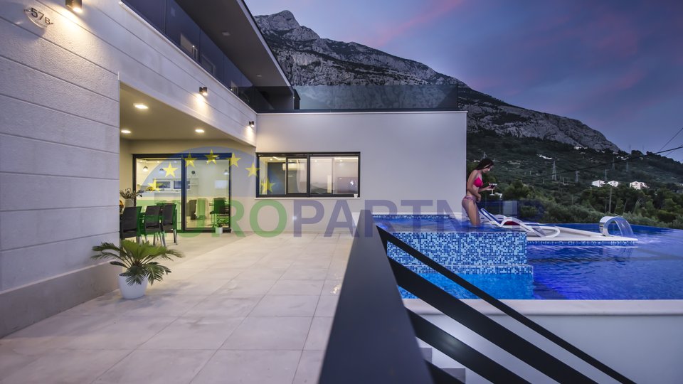 Makarska, Villa mit pool und fantastischem Meerblick, zu verkaufen