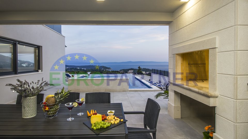 Elegant villa with fantastic sea views