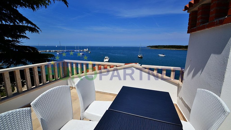 Novigrad, House with 3 apartments