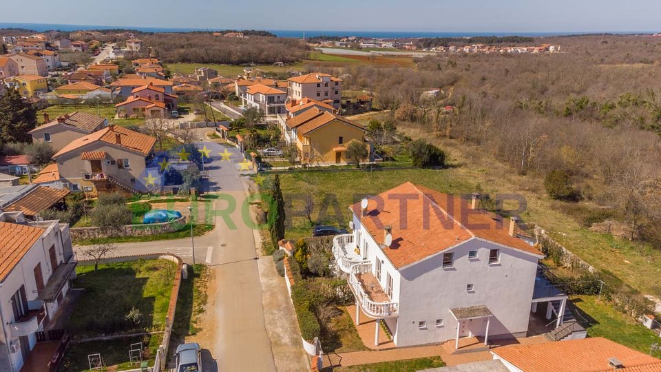 Part of a semi-detached house with apartments and a beautiful garden, near the town of Porec