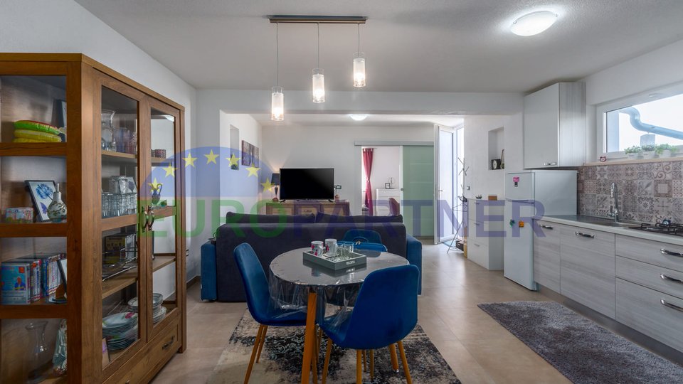Moderne Villa mit Pool und Meerblick, 6 km von Porec entfernt