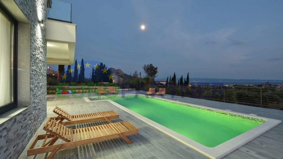 Villa with a beautiful view not far from Split
