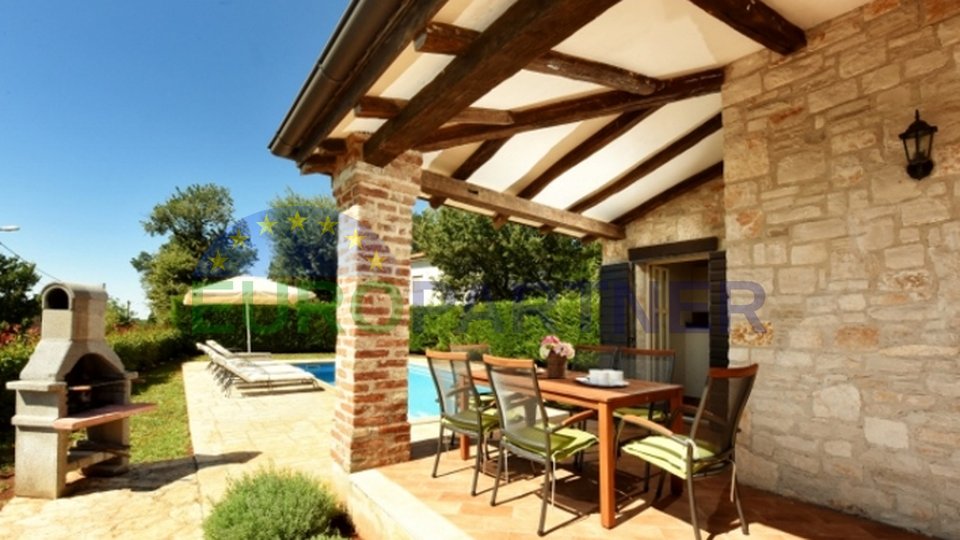 Porec Bereich, Steinhaus mit Pool und Meerblick | Europartner