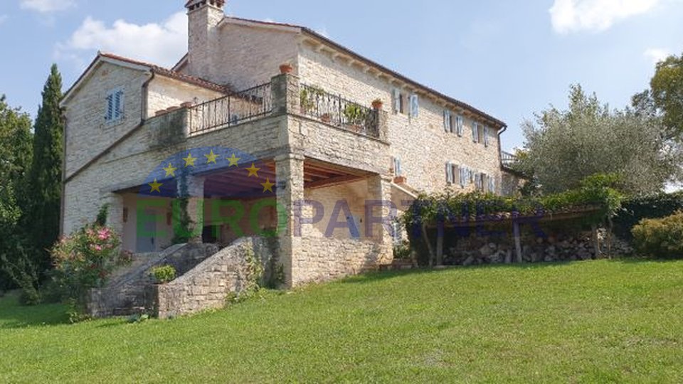 Casa in pietra con piscina su un terreno di 10.000 m2, Istria centrale