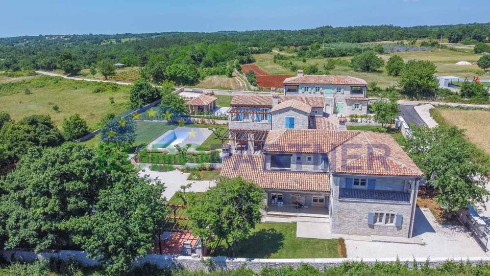Villa di lusso in stile mediterraneo con vista mare