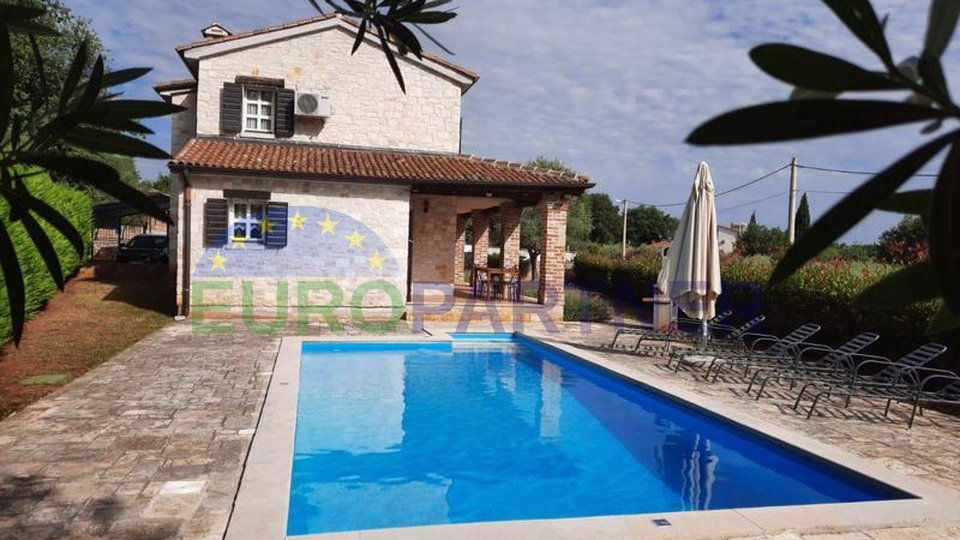 Porec Bereich, Steinhaus mit Pool und Meerblick | Europartner