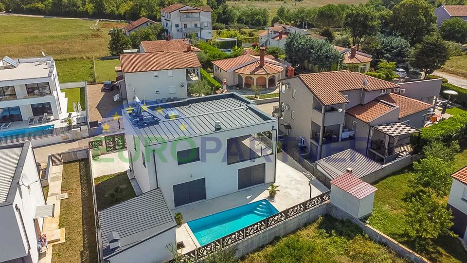 Urban villa with pool only 2 km from Porec