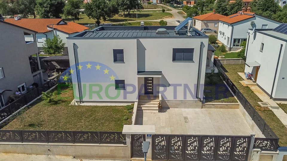 Urban villa with pool only 2 km from Porec