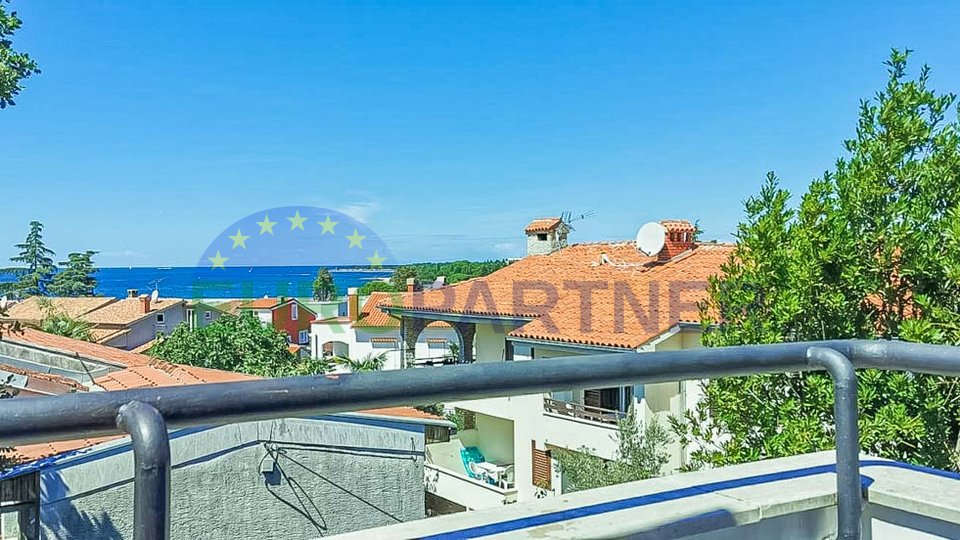 POREČ, house with apartments 500 m from the sea