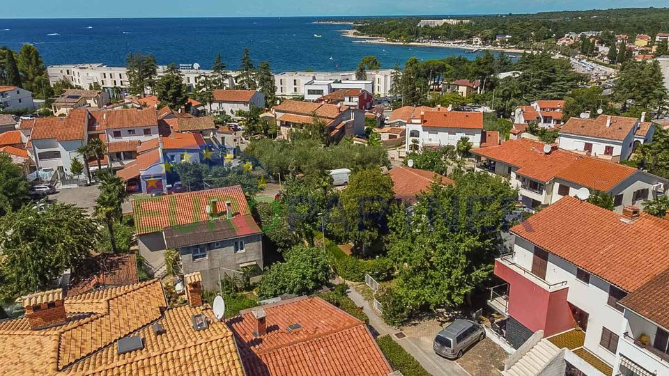 POREČ, Haus mit Wohnungen 500 m vom Meer entfernt
