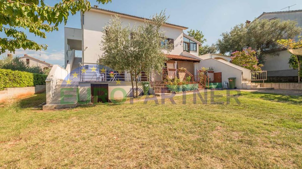 Duplex apartment with sea view, 2 km from the center of Poreč