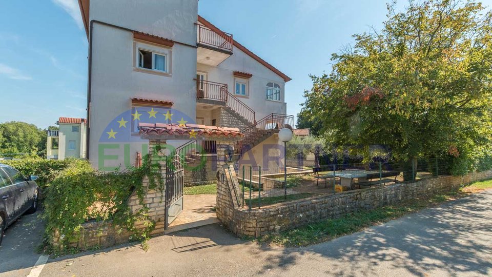 Porec, house with 4 apartments and a garden of 1198 m2