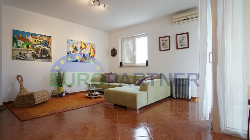 Rovinj - spacious apartment with two bedrooms and a parking space in the garage