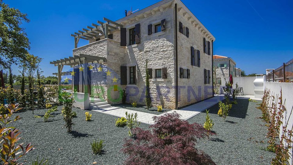 Beautiful stone house with pool