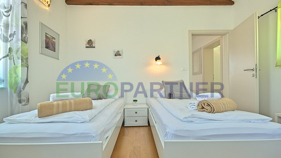 Luksuzna vila sa bazenom, samo 2 km od mora