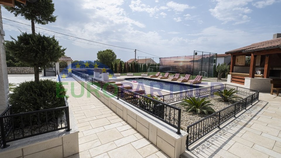 Vir, magical villa 200 m2 with pool and sea view, for sale
