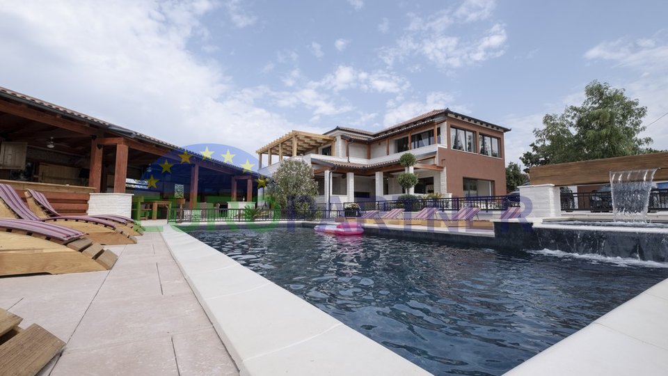 Vir, magica villa di 200 m2 con piscina e vista sul mare, per vendere