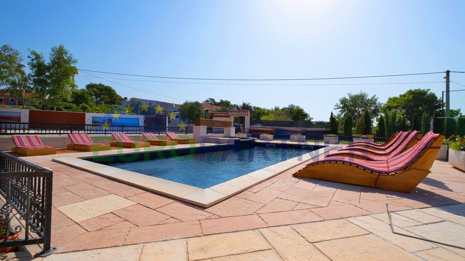 Vir - magische Villa 200 m2 mit Pool und Meerblick