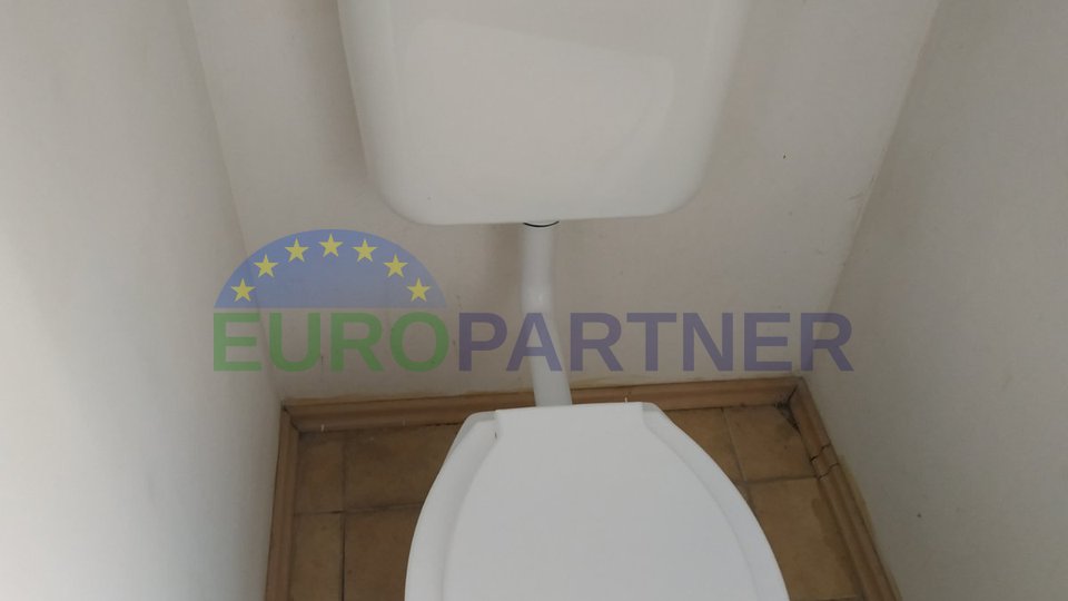 Kuća u nizu ,za renoviranje u prekrasnom istraskom okruženju