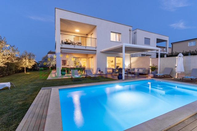 Luxury villa near Novigrad with sea view
