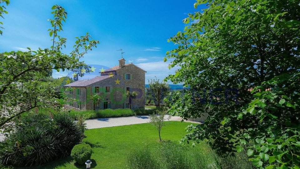 Stone house with a beautiful view near Buje