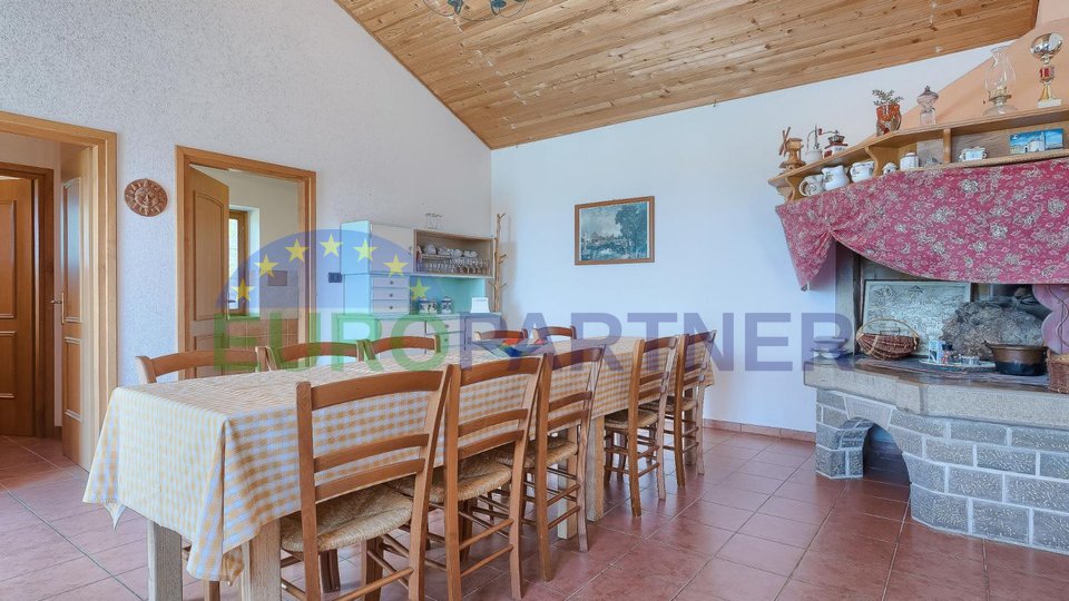 Stone house with a beautiful view near Buje