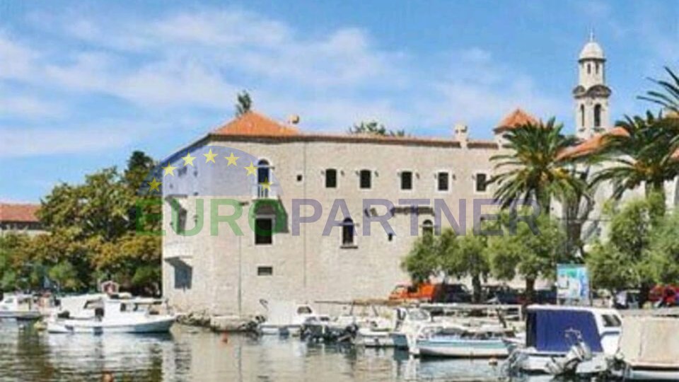 Kastela, Renovated stone house on 3 floors with terrace, for sale