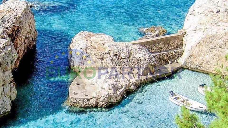Schöne dalmatinische Villa in erster Reihe zum Meer