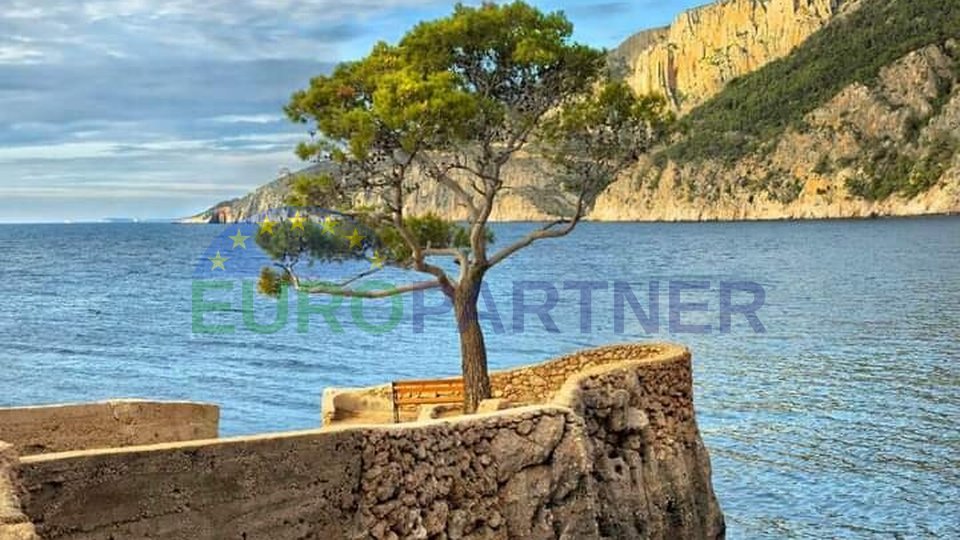 Hvar, Schöne dalmatinische Villa in erster Reihe zum Meer, Verkauf