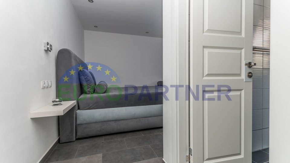 Modernly decorated lower floor of a house with 7 rooms and a studio apartment