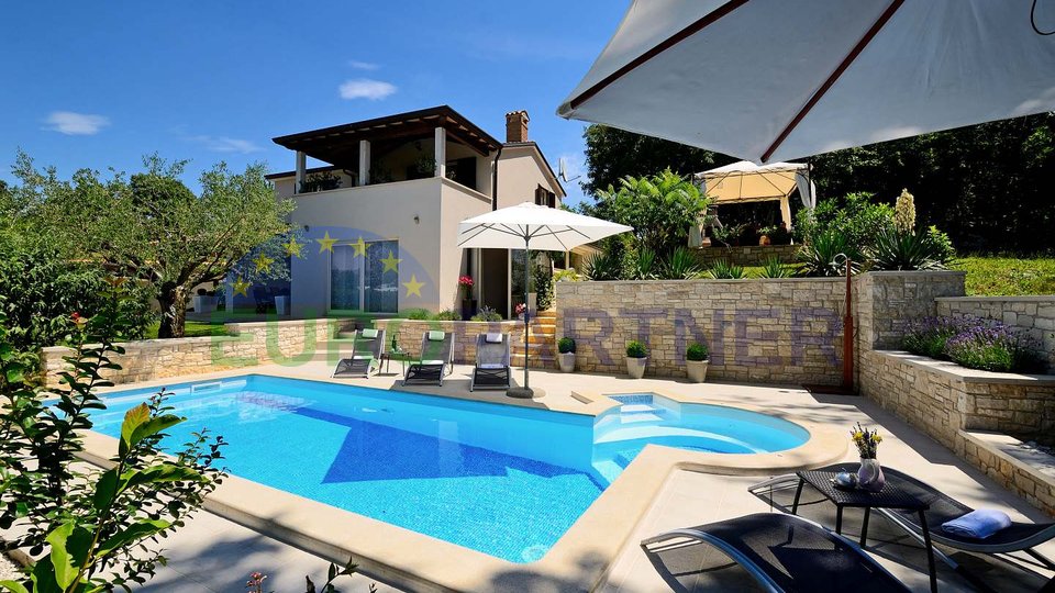 Charmante Villa mit Pool und schönem Garten in der Nähe von Porec