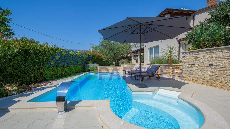 Charming villa with pool and beautiful garden near Porec