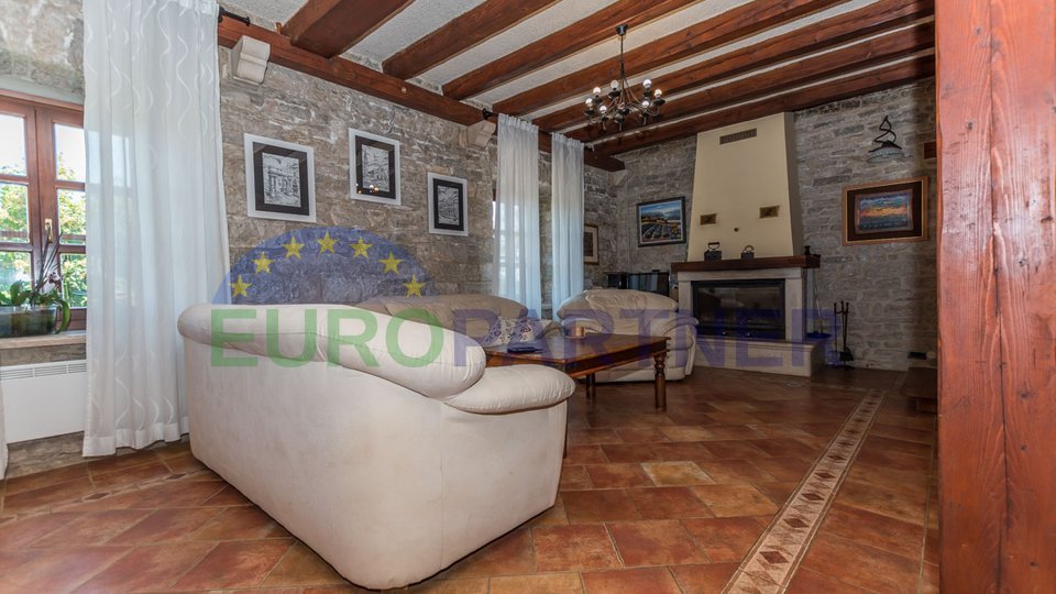 Rural property in idyllic Istrian surroundings with a garden of 3800 m2