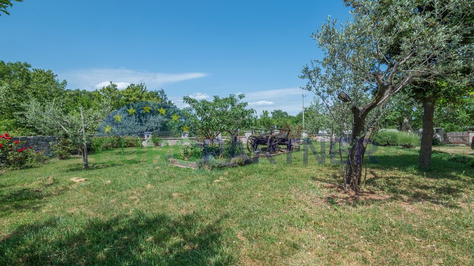 Landgut in idyllischer istrischer Umgebung mit einem Garten von 3800 m2