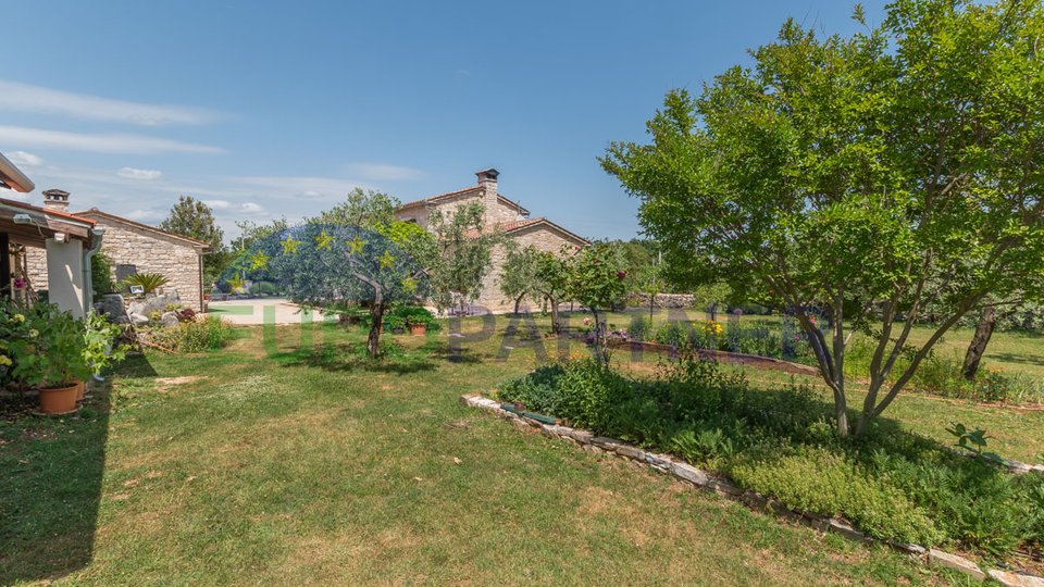 Landgut in idyllischer istrischer Umgebung mit einem Garten von 3800 m2