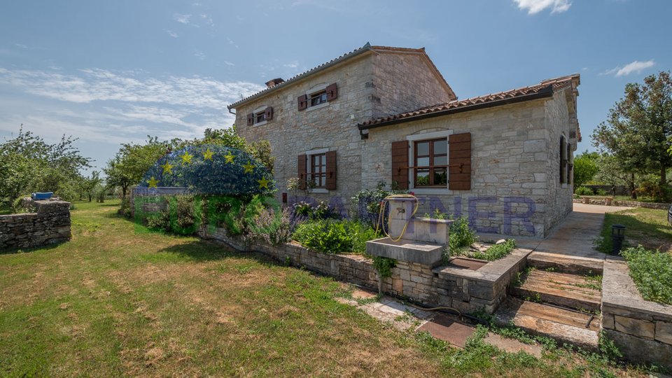 Rural property in idyllic Istrian surroundings with a garden of 3800 m2