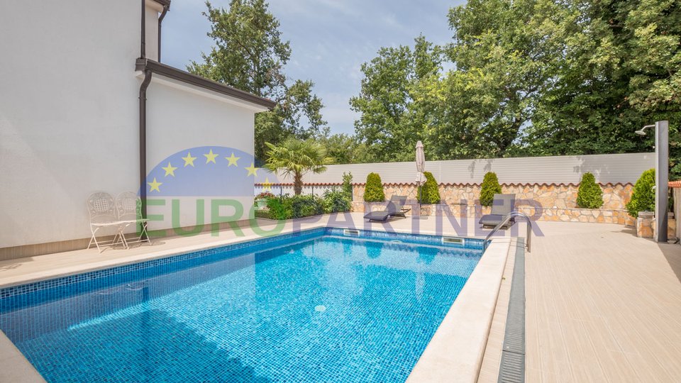 Offerta top - casa con piscina vicino a Parenzo!